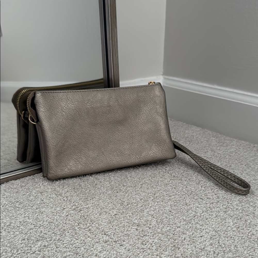 Elegant Platinum Leather Wristlet